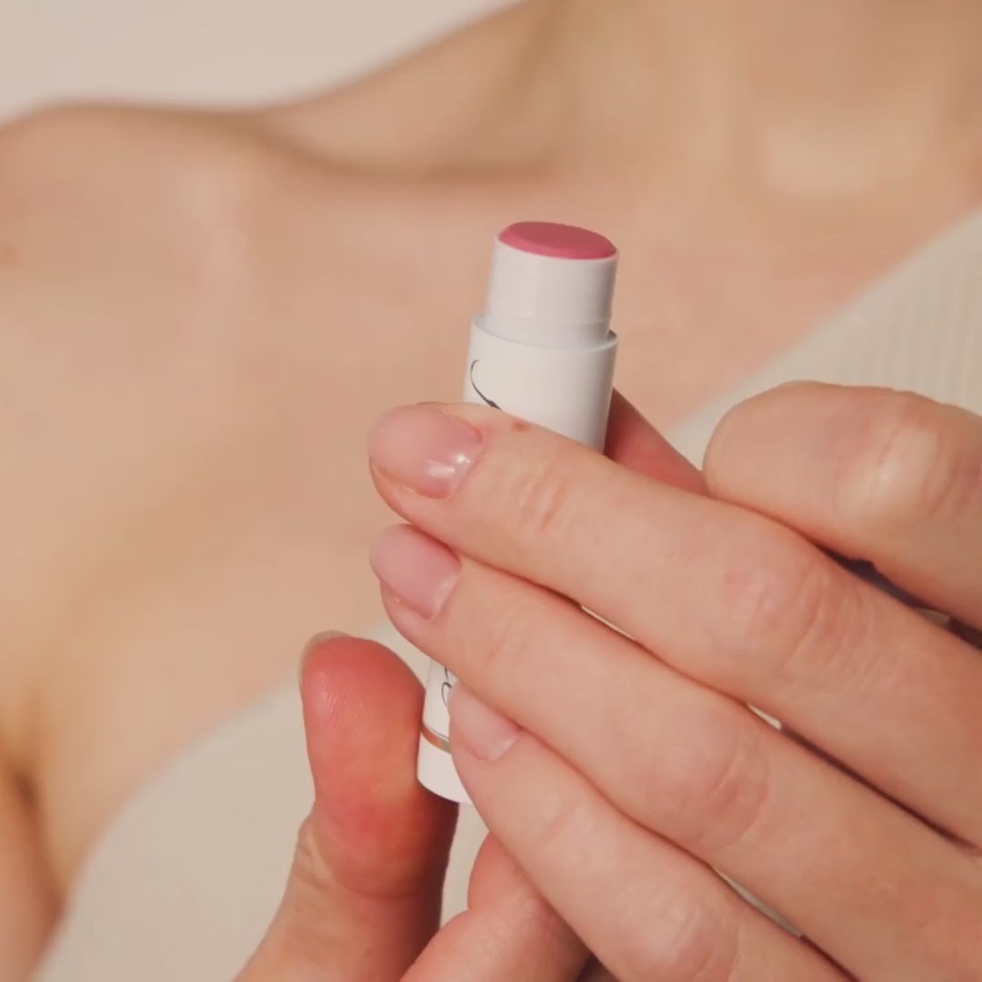 Laad en speel video af in Galerij-viewer, LipDrink Lip Balm - Buff
