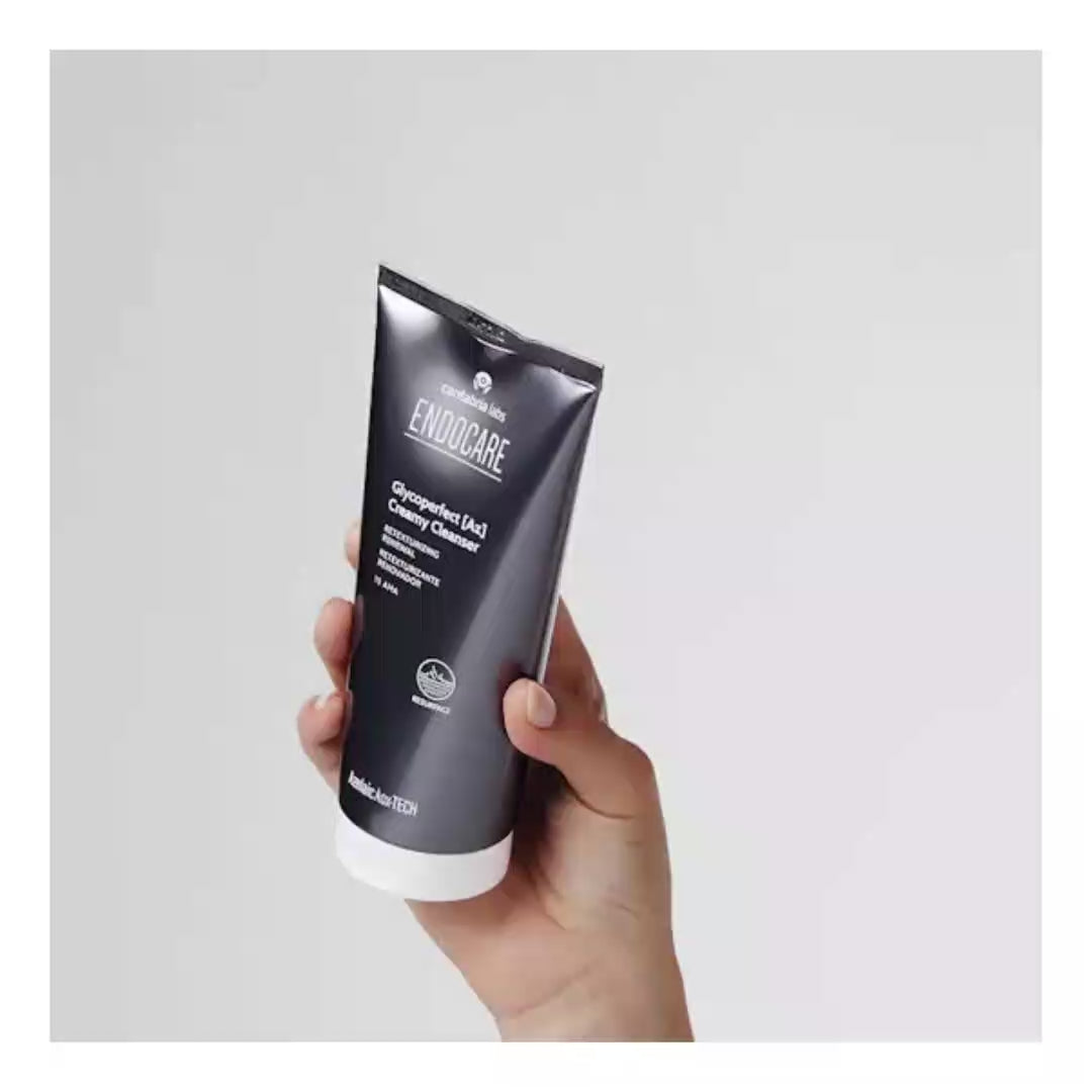 Laad en speel video af in Galerij-viewer, Renewal Glycoperfect Creamy Cleanser
