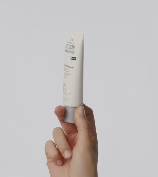 Laad en speel video af in Galerij-viewer, Skin Resist - Box
